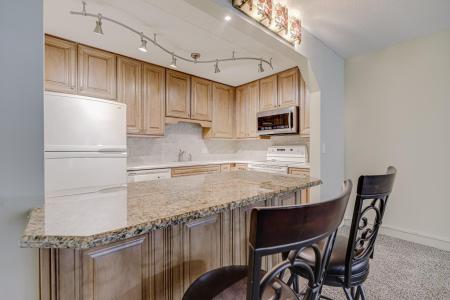 10521 Cedar Lake Road , 208, Minnetonka, Minnesota 55305, USA