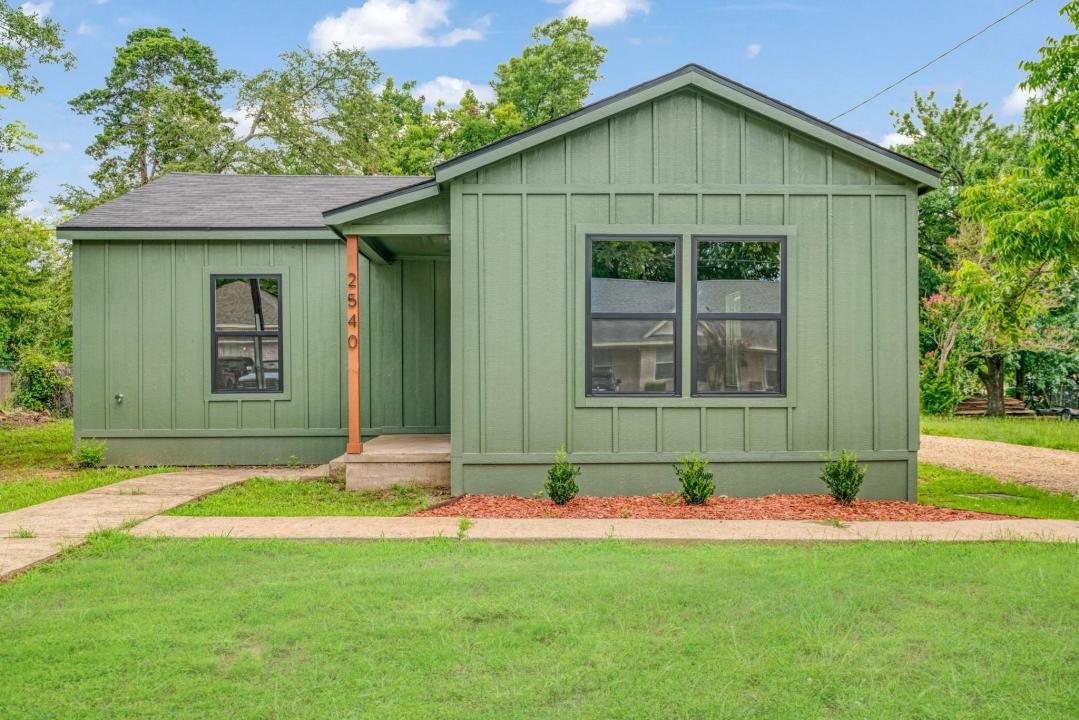 2540 E Price, Paris, Texas 75460, États-Unis