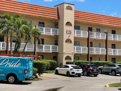 8901 Sunrise Lakes Boulevard #202, Sunrise, Floride 33322, États-Unis