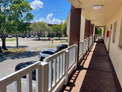 8901 Sunrise Lakes Boulevard #202, Sunrise, פלורידה 33322, ארצות הברית של אמריקה