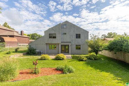2508 Apache Court, Sioux City, Iowa 51104