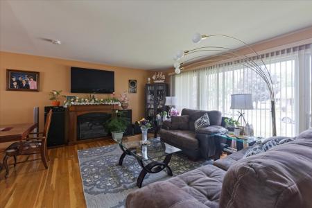 8953 Neenah Avenue, Morton Grove, Illinois 60053, USA