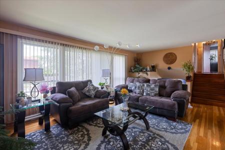 8953 Neenah Avenue, Morton Grove, Illinois 60053, USA