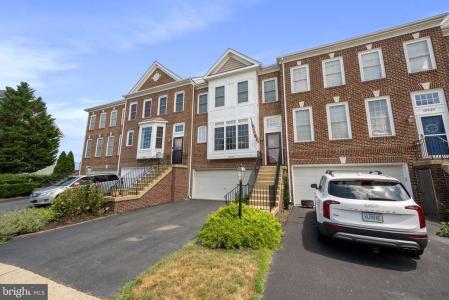18538 Pineview Square, Leesburg, Virginia 20176, USA