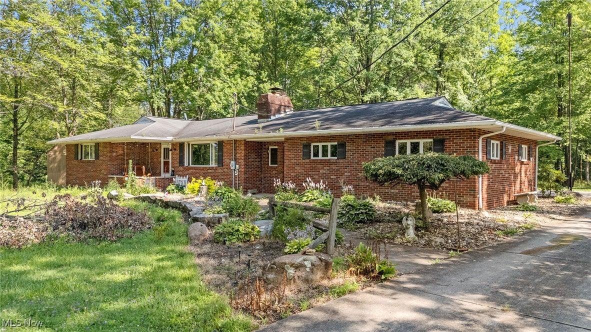 3996 Irishtown Southworth Road, Farmdale, Ohio 44417