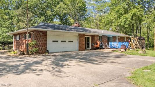 3996 Irishtown Southworth Road, Farmdale, Ohio 44417