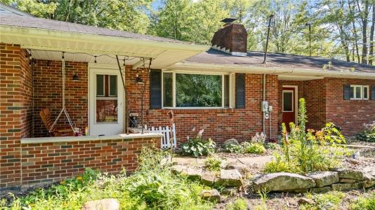3996 Irishtown Southworth Road, Farmdale, Ohio 44417