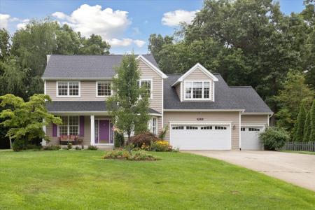 3321 Wickshire Lane, Kalamazoo, Michigan 49009, USA