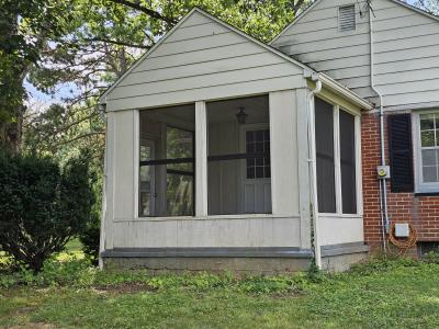 200 West Kinkead Road, Hillsboro, Illinois 62049