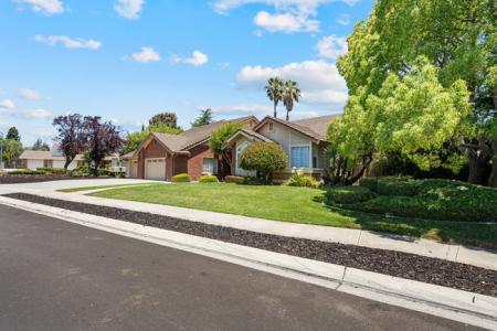 120 Tierra Del Sol, Hollister, California 95023, USA