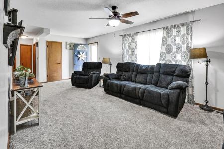 405 S Clark Avenue, Prairie City, Iowa 50228, Estados Unidos