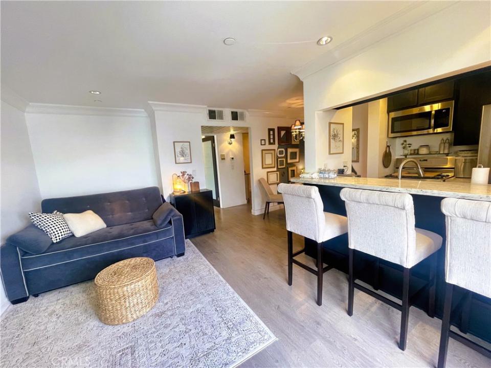 10960 Ashton Avenue , 307, Los Angeles, Калифорния 90024, Соединенные Штаты