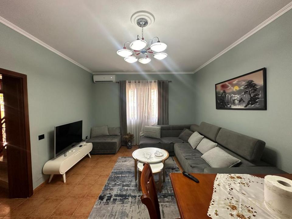 Hipoteka, Tirana, אלבניה