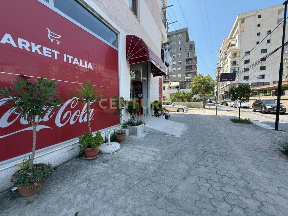 Plazh Rrota e Kuqe, Durrës, Albania