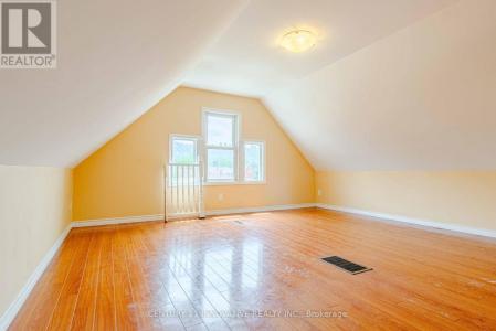 65 AIKMAN AVENUE, Hamilton (gibson), Ontario L8M 1P8, Canada
