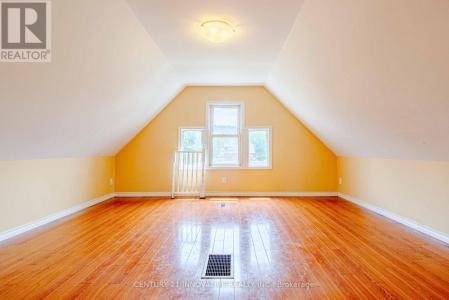 65 AIKMAN AVENUE, Hamilton (gibson), Ontario L8M 1P8, Canada