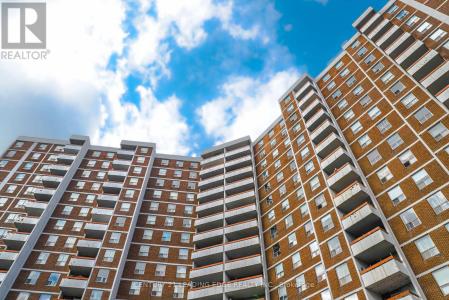 10 EDGECLIFF GOLFWAY, Toronto (flemingdon Park), 安大略省 M3C 3A3, 加拿大