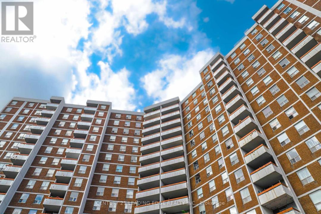 10 EDGECLIFF GOLFWAY, Toronto (flemingdon Park), Ontario M3C 3A3, Canada
