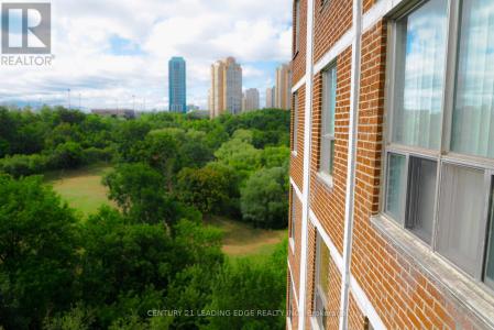 10 EDGECLIFF GOLFWAY, Toronto (flemingdon Park), Ontario M3C 3A3, Canada