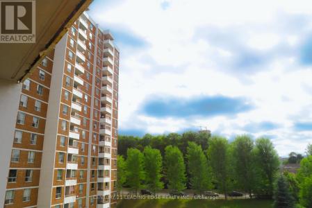 10 EDGECLIFF GOLFWAY, Toronto (flemingdon Park), Ontario M3C 3A3, Canada