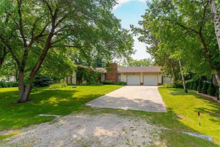 68 OAKVIEW AVENUE, Mitchell, Manitoba R5G 1H2, Canada