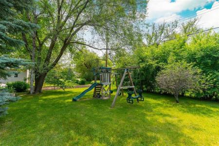 68 OAKVIEW AVENUE, Mitchell, Manitoba R5G 1H2, Canadá