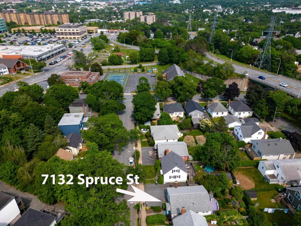 7132 SPRUCE STREET, Halifax, Nova Scotia B3L 2M5, Canada
