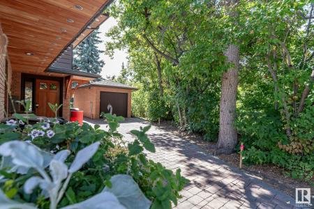 8 VALLEYVIEW POINT(E) NW, Edmonton, アルバータ T5R 5T4, カナダ