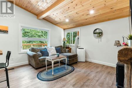 10979 HIGHWAY 118, Algonquin Highlands (stanhope), Ontario K0M 1S0, CANADÁ