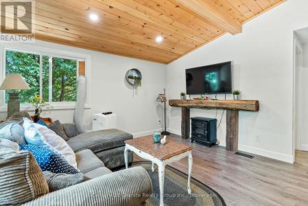 10979 HIGHWAY 118, Algonquin Highlands (stanhope), Ontario K0M 1S0, CANADÁ