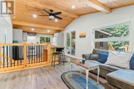 10979 HIGHWAY 118, Algonquin Highlands (stanhope), Ontario K0M 1S0, CANADÁ