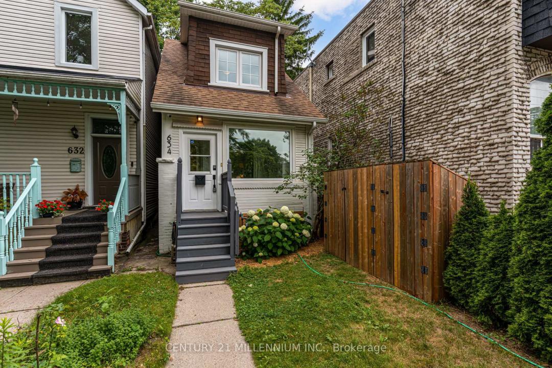 634 WOODBINE AVENUE, Toronto, Ontario M4E 2J1, Canadá