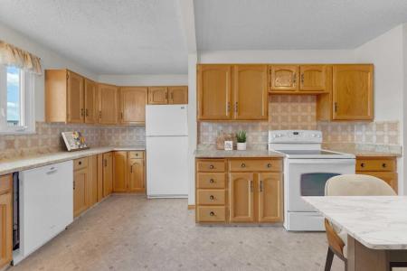 6 FIR STREET, Red Deer, Alberta T4N 4Y2, Canada