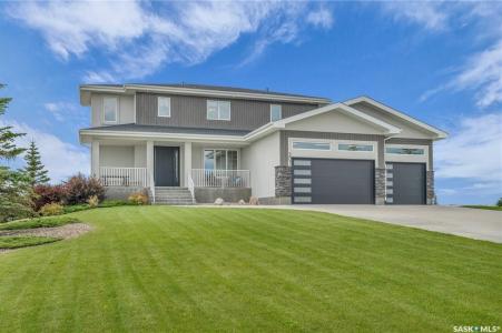 301 SPRUCE CREEK CRESCENT, Pilot Butte, Saskatchewan S4L 5B1, Canadá