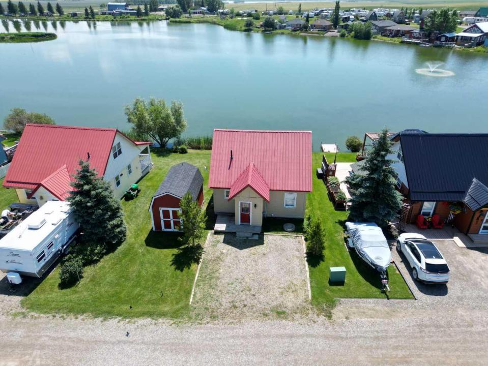 14 MOUNTAIN VISTA DRIVE, Hill Spring, Alberta T0K 1E0, Canada