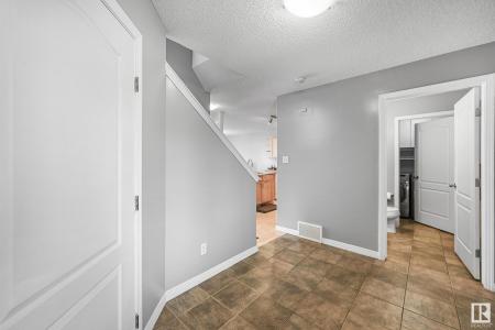 1857 GARNETT WAY NW, Edmonton, Alberta T5T 6R3, Kanada