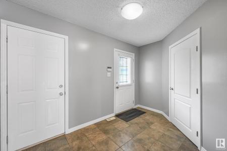 1857 GARNETT WAY NW, Edmonton, Alberta T5T 6R3, Kanada