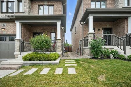 31 GORD MATTHEWS WAY, Uxbridge, Ontario L9P 0E9, Canadá