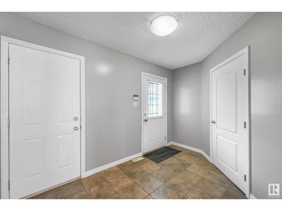 1857 GARNETT WY NW, Edmonton, Alberta T5T 6R3, Canada