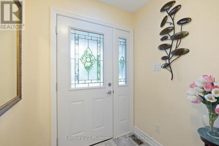 9 GARDEN GROVE CRESCENT, Wasaga Beach, אונטריו L9Z 0E6, קנדה