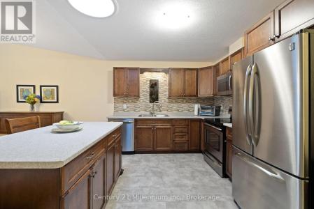 9 GARDEN GROVE CRESCENT, Wasaga Beach, אונטריו L9Z 0E6, קנדה