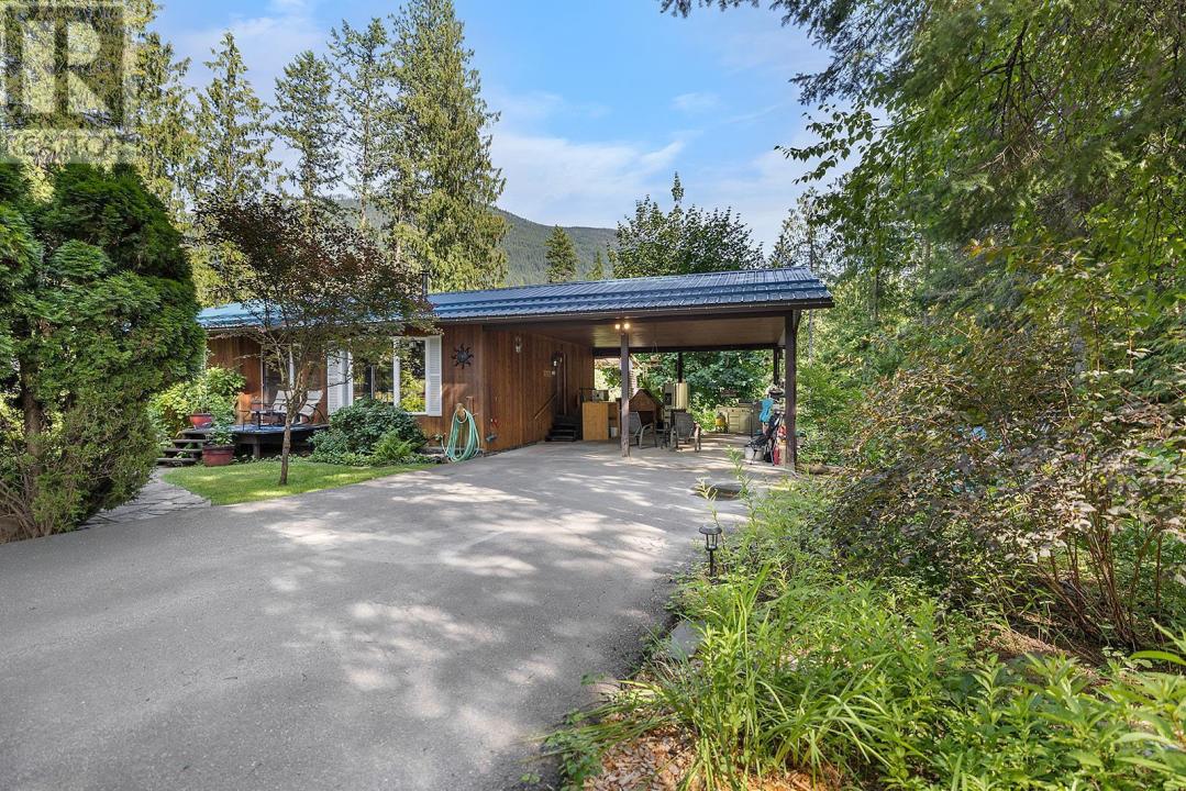 16324 BOWE ROAD, Crawford Bay, Columbia Britannica V0B 1E0, Canada