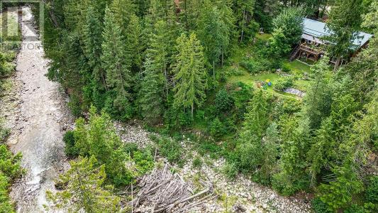 16324 BOWE ROAD, Crawford Bay, Columbia Britannica V0B 1E0, Canada
