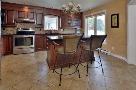 4021  Rue Omer, Laval (Fabreville), Quebec H7R 6A7, Canada