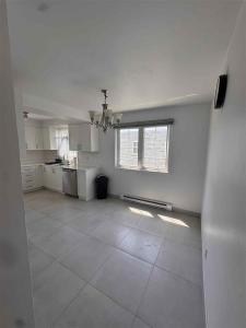 4194  Boul. Notre-Dame, Laval (Chomedey), كيبيك H7W 1T2, كندا 