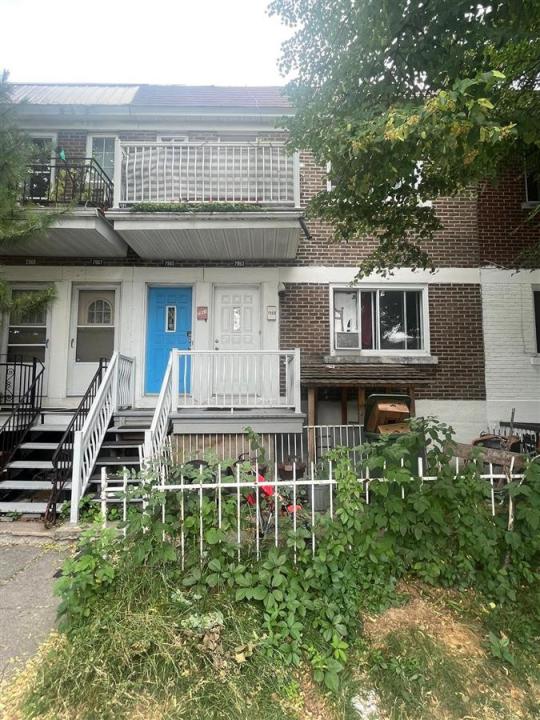 7963-7965 Av. Querbes, Montréal (Villeray/Saint-Michel/Parc-Extension), Québec H3N 2C2, Canada