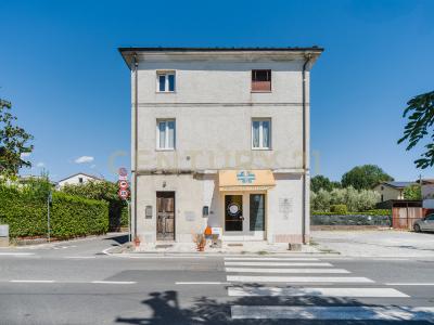 Via del Popolo, Lucca, Toscana 55100, Italy