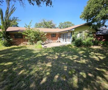416 Half Moon Way, Runaway Bay, Texas 76426, USA