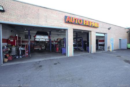 6811 Schaefer Road, Dearborn, Michigan 48126, HOA KỲ