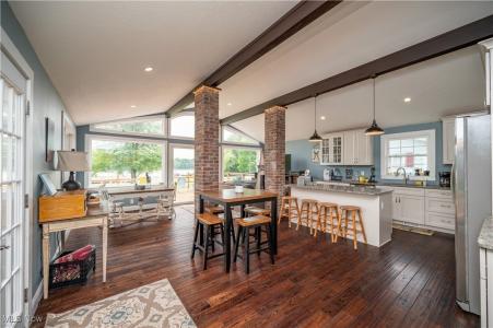 422 Driftwood Avenue, North Benton, Ohio 44449, USA